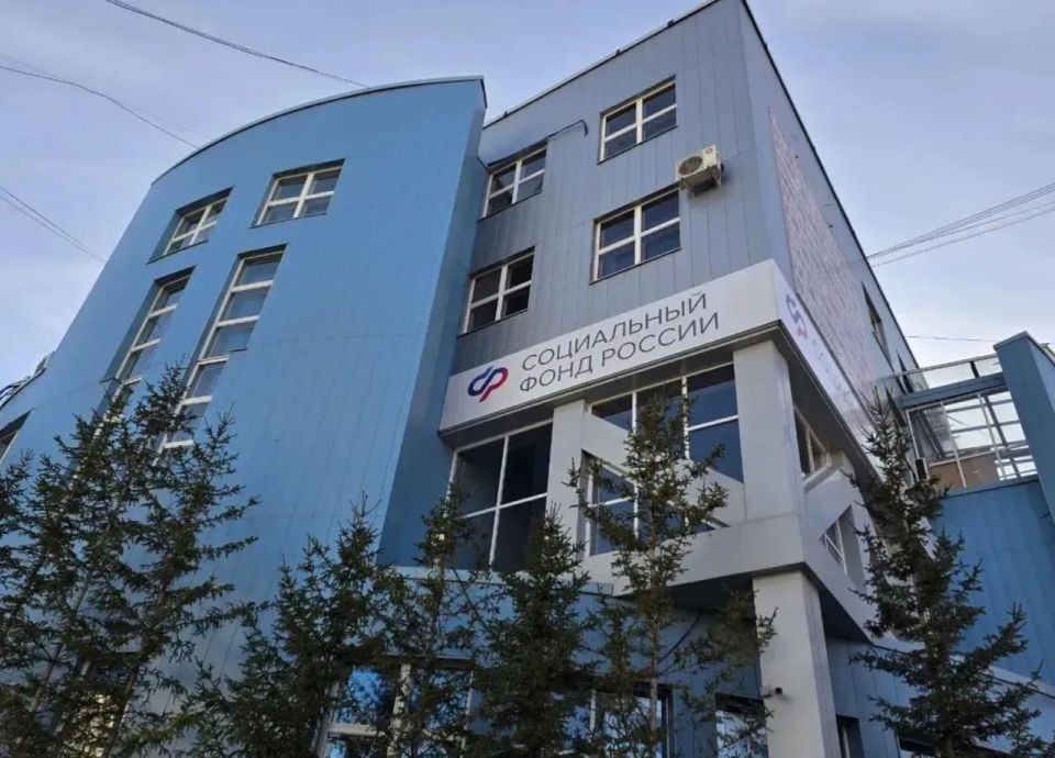 С 1 июня работающие родители с двумя и более детьми могут подать заявление на ежегодную семейную выплату