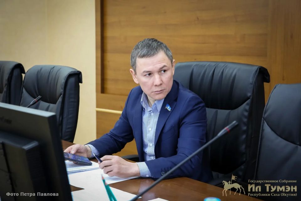 29 мая на расширенном заседании постоянного комитета Государственного Собрания (Ил Тумэн) по делам молодёжи, физической культуре и спорту депутаты рассмотрели ход исполнения государственных программ в сфере спорта и... 29 мая на расширенном заседании постоянного комитета Государственного Собрания (Ил Тумэн) по делам молодёжи, физической культуре и спорту депутаты рассмотрели ход исполнения государственных программ в сфере спорта и...