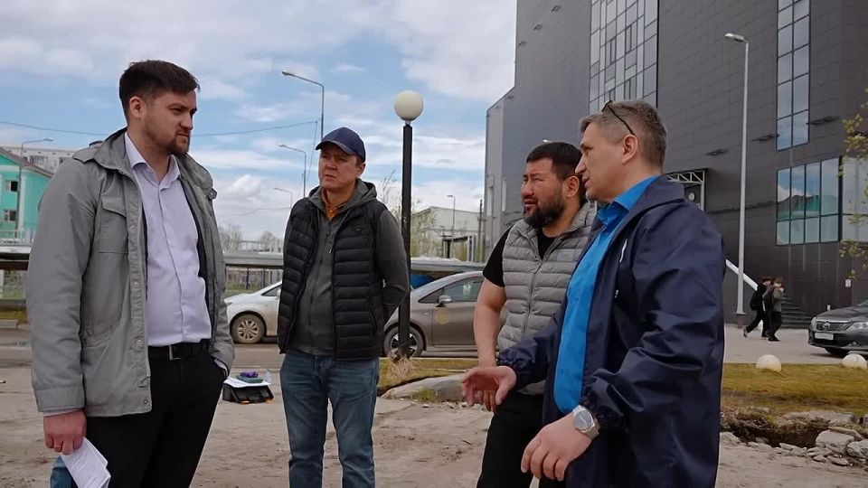 Евгений Григорьев осмотрел капремонт сквера им. Ю.А. Гагарина и детского сада №5
