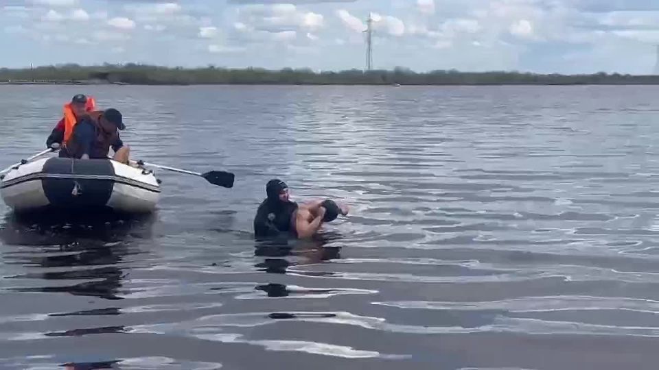 Видео спасения пострадавшего во время Соревнований по плаванию в холодной воде на 203-м микрорайоне, 29 мая