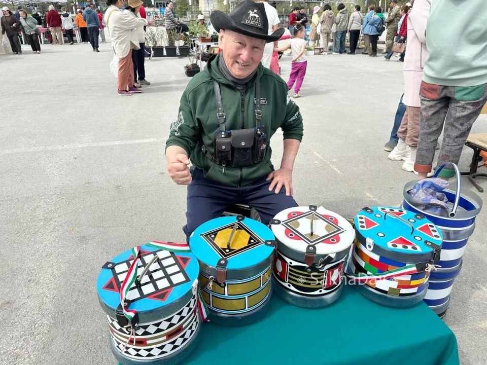 На Комсомольской площади проходит ярмарка товаров для садоводов и огородников На Комсомольской площади проходит ярмарка товаров для садоводов и огородников