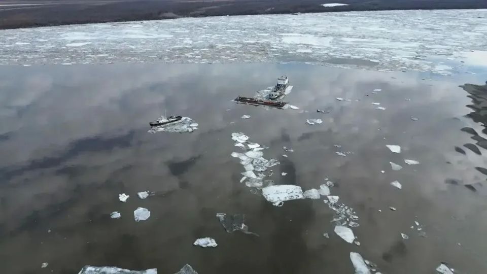 В Абыйском улусе из-за ледохода течением унесло 10 судов В Абыйском улусе из-за ледохода течением унесло 10 судов