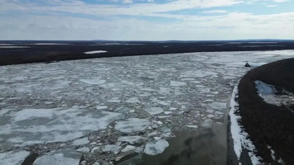 В Абыйском улусе из-за ледохода течением унесло 10 судов