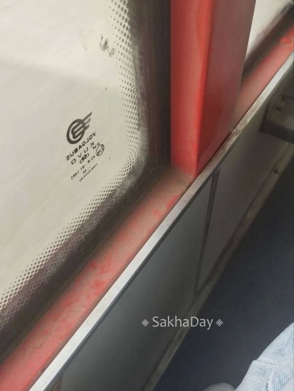 #пишут Зашла в чистый автобус "Волгобас", маршрут N 7. Присела и о ужас: панели окон грязные, кресла в пыли #пишут Зашла в чистый автобус "Волгобас", маршрут N 7. Присела и о ужас: панели окон грязные, кресла в пыли