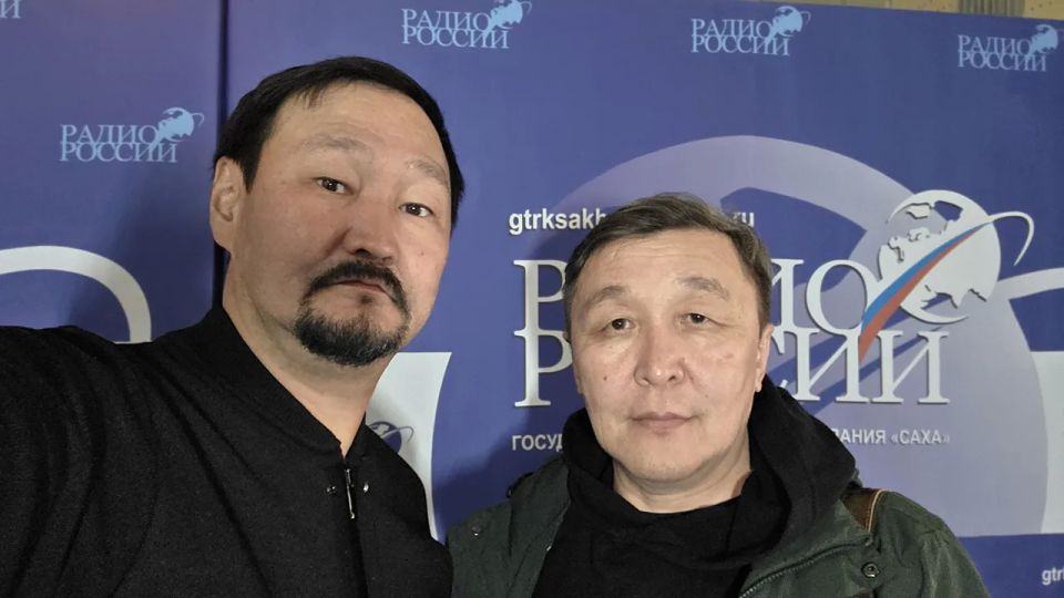 В радиопередаче ГТРК "Саха" - "Дойдум тэтимэ" обсудили историю создания документального фильма "По следам экспедиции Окладникова" с автором и режиссером фильма Иваном Кривогорницыным — лауреатом Государственной премии Якутии... В радиопередаче ГТРК "Саха" - "Дойдум тэтимэ" обсудили историю создания документального фильма "По следам экспедиции Окладникова" с автором и режиссером фильма Иваном Кривогорницыным — лауреатом Государственной премии Якутии...