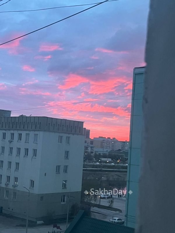 Розовый закат сегодня в Якутске от наших подписчиков