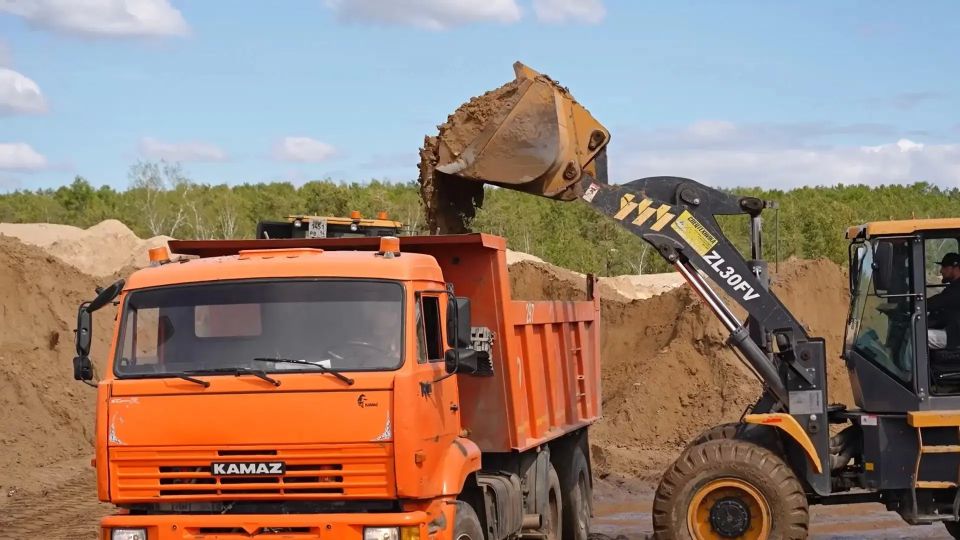 Сегодня днем провел рабочее совещание на полигоне ТКО по Вилюйскому тракту, 9 км. Заслушал информацию директора МУП «Жилкомсервис» Юрия Спиридонова о ходе работ по ликвидации возгорания мусора, возникшего в воскресенье утром Сегодня днем провел рабочее совещание на полигоне ТКО по Вилюйскому тракту, 9 км. Заслушал информацию директора МУП «Жилкомсервис» Юрия Спиридонова о ходе работ по ликвидации возгорания мусора, возникшего в воскресенье утром