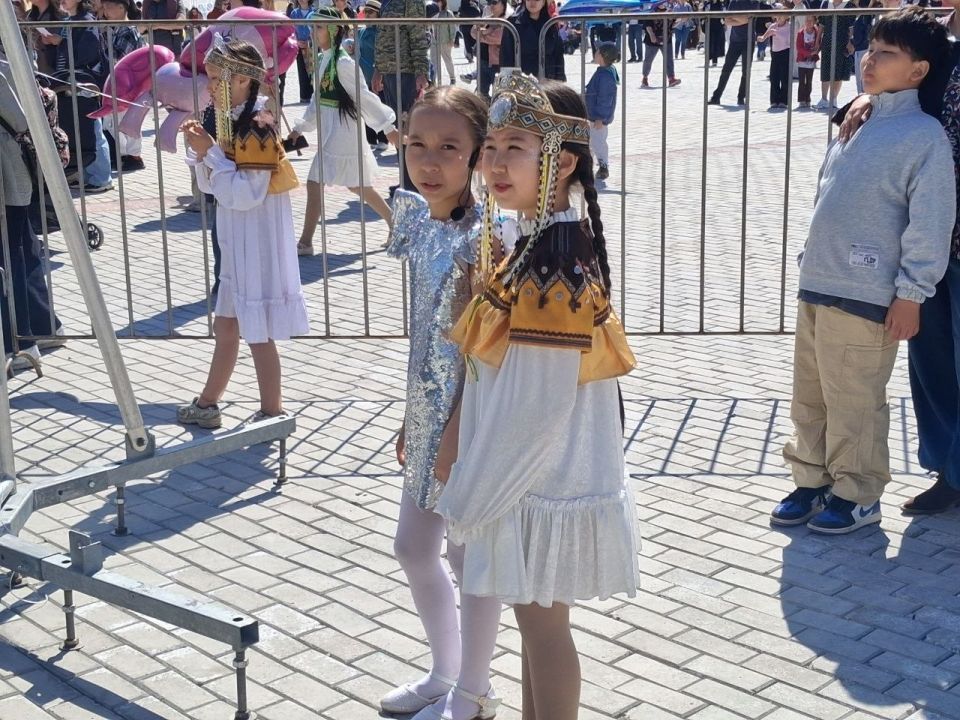 Приходите на площадь Орджоникидзе! Вас ждут праздничный концерт, конкурсы, игры, хорошее настроение и много солнца! Приходите на площадь Орджоникидзе! Вас ждут праздничный концерт, конкурсы, игры, хорошее настроение и много солнца!