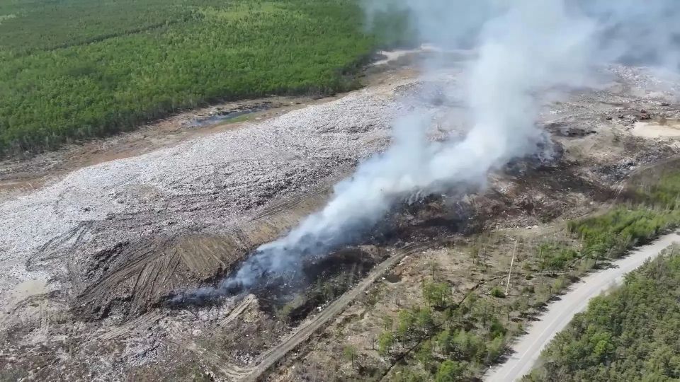 Сегодня днем провел рабочее совещание на полигоне ТКО по Вилюйскому тракту, 9 км. Заслушал информацию директора МУП «Жилкомсервис» Юрия Спиридонова о ходе работ по ликвидации возгорания мусора, возникшего в воскресенье утром Сегодня днем провел рабочее совещание на полигоне ТКО по Вилюйскому тракту, 9 км. Заслушал информацию директора МУП «Жилкомсервис» Юрия Спиридонова о ходе работ по ликвидации возгорания мусора, возникшего в воскресенье утром