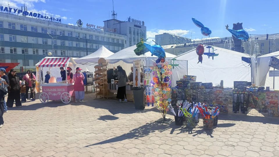 На площади Орджоникидзе началась праздничная программа ко Дню защиты детей На площади Орджоникидзе началась праздничная программа ко Дню защиты детей