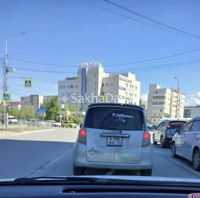 На дорогах Якутска … Наклейки на авто с нецензурными выражениями являются ли нарушением общественного порядка ?!