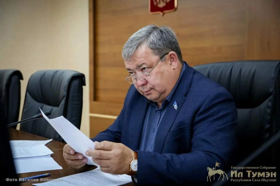 2 июня постоянный комитет Государственного Собрания (Ил Тумэн) по строительству, жилищно-коммунальному хозяйству и энергетике под председательством Александра Корякина рассмотрел три вопроса повестки 2 июня постоянный комитет Государственного Собрания (Ил Тумэн) по строительству, жилищно-коммунальному хозяйству и энергетике под председательством Александра Корякина рассмотрел три вопроса повестки