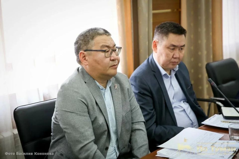 2 июня постоянный комитет Государственного Собрания (Ил Тумэн) по строительству, жилищно-коммунальному хозяйству и энергетике под председательством Александра Корякина рассмотрел три вопроса повестки 2 июня постоянный комитет Государственного Собрания (Ил Тумэн) по строительству, жилищно-коммунальному хозяйству и энергетике под председательством Александра Корякина рассмотрел три вопроса повестки