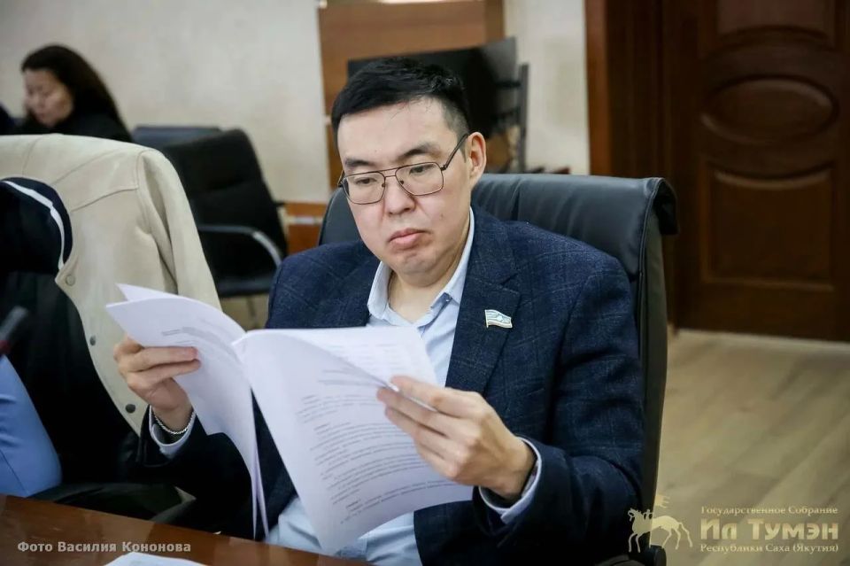 2 июня постоянный комитет Государственного Собрания (Ил Тумэн) по строительству, жилищно-коммунальному хозяйству и энергетике под председательством Александра Корякина рассмотрел три вопроса повестки 2 июня постоянный комитет Государственного Собрания (Ил Тумэн) по строительству, жилищно-коммунальному хозяйству и энергетике под председательством Александра Корякина рассмотрел три вопроса повестки