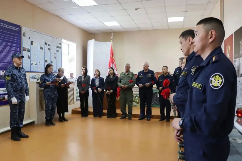 В отделе по конвоированию УФСИН открыли памятную доску участнику специальной военной операции, награжденному орденом Мужества В отделе по конвоированию УФСИН открыли памятную доску участнику специальной военной операции, награжденному орденом Мужества