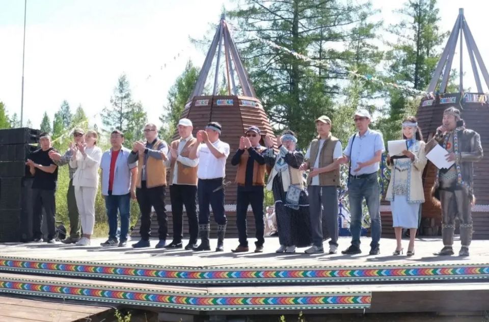 В Якутии торжественно открылся Республиканский эвенкийский национальный праздник «Бакалдын-2026» В Якутии торжественно открылся Республиканский эвенкийский национальный праздник «Бакалдын-2026»