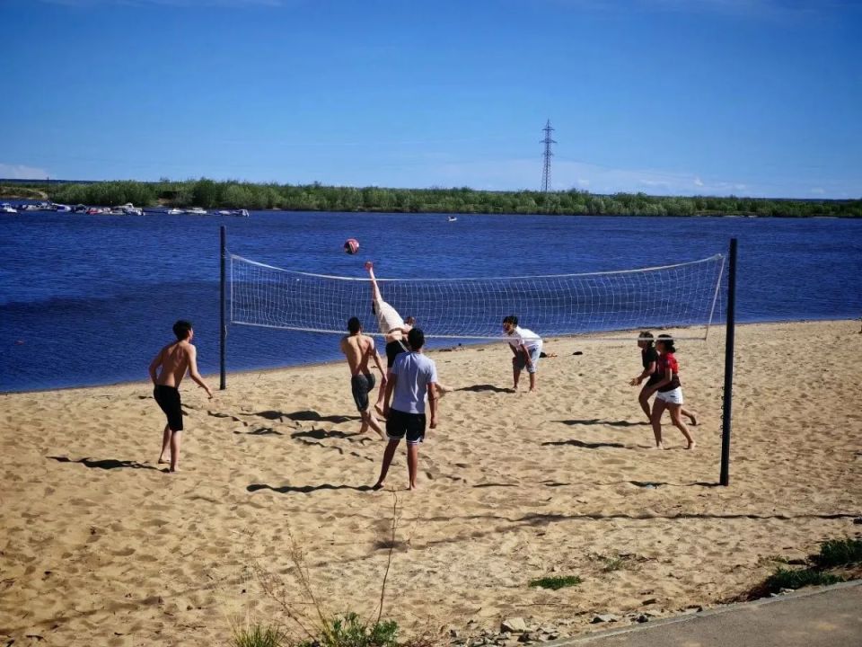 В Якутске официально открыли купальный сезон В Якутске официально открыли купальный сезон