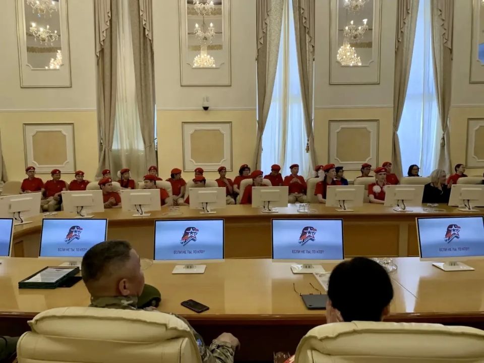 Десять лет назад началась история движения, которое сегодня объединяет более миллиона юношей и девушек по всей России Десять лет назад началась история движения, которое сегодня объединяет более миллиона юношей и девушек по всей России