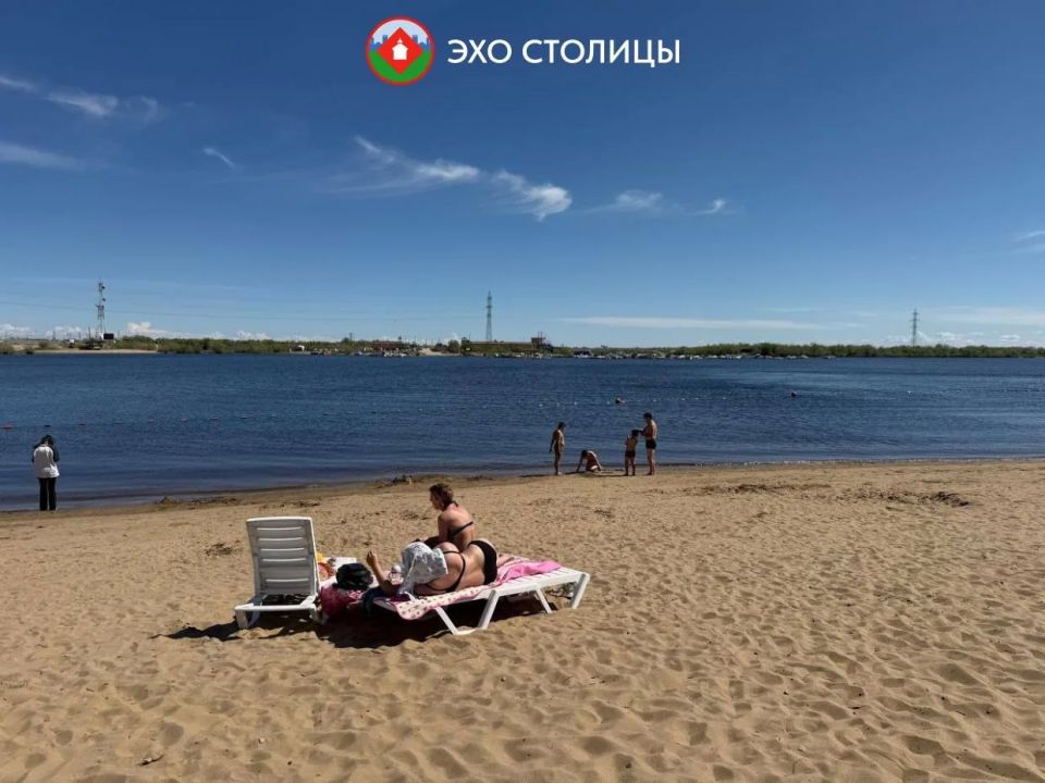 В Якутске открылся пляж. Люди уже загорают! В Якутске открылся пляж. Люди уже загорают!