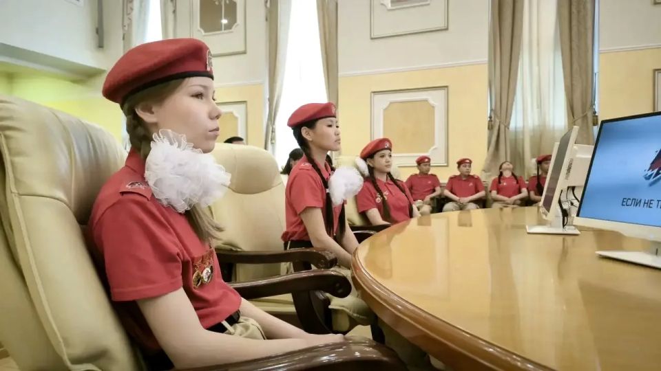 Десять лет назад началась история движения, которое сегодня объединяет более миллиона юношей и девушек по всей России Десять лет назад началась история движения, которое сегодня объединяет более миллиона юношей и девушек по всей России