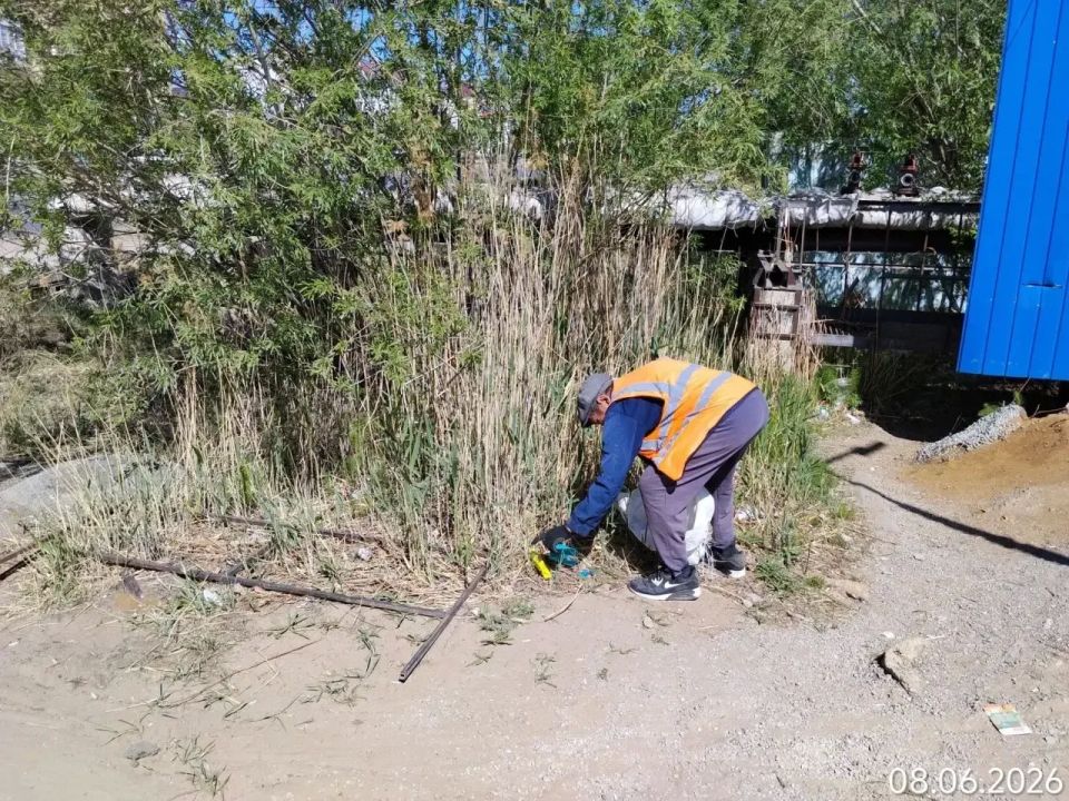 Дежурными муниципальными дворниками Управы Гагаринского округа проводится работа по подбору мусора на общественных санитарных точках, общественных пространствах и территории округа Дежурными муниципальными дворниками Управы Гагаринского округа проводится работа по подбору мусора на общественных санитарных точках, общественных пространствах и территории округа