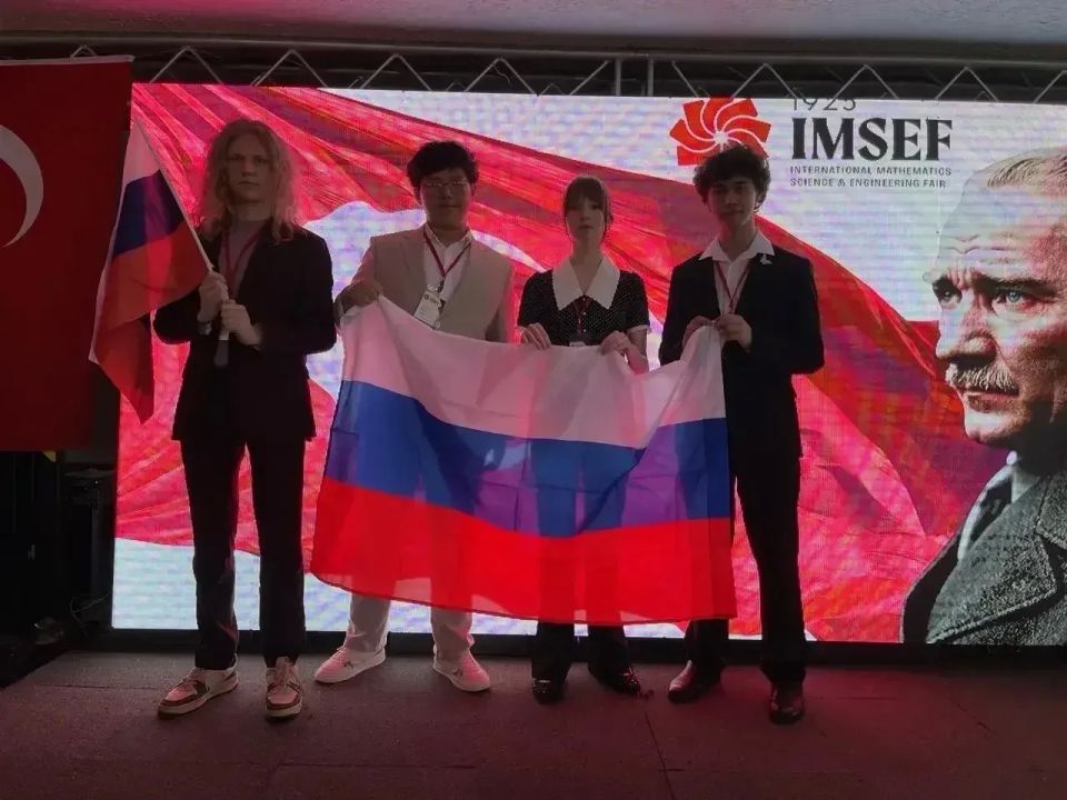 Бронза международной ярмарки науки: ученик Политехнического лицея из Мирного покоряет мир Бронза международной ярмарки науки: ученик Политехнического лицея из Мирного покоряет мир