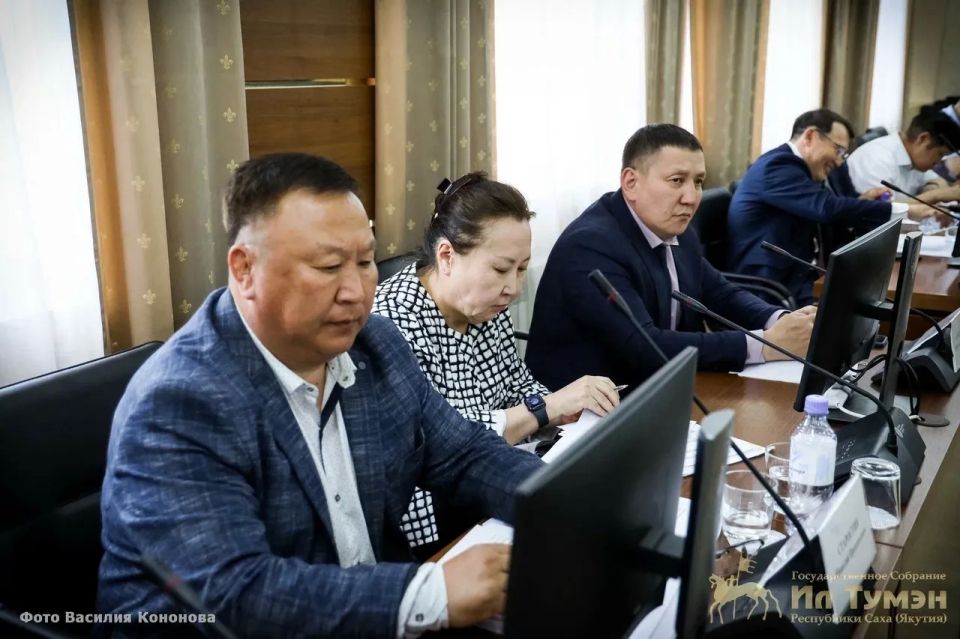 Иван Алексеев выступил на комитетах Ил Тумэн Иван Алексеев выступил на комитетах Ил Тумэн