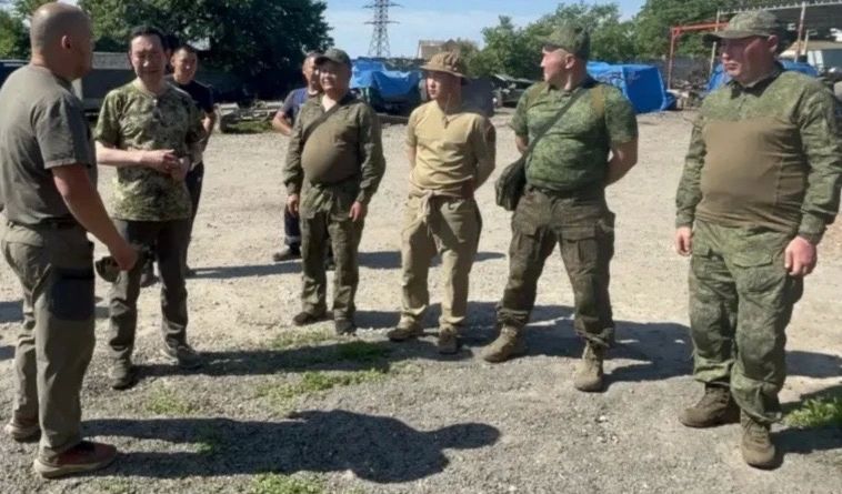 Айсен Николаев: Во время рабочей поездки в Донецкую Народную Республику встретился с воинами из Якутии, которые выполняют боевые задачи в зоне проведения специальной военной операции Айсен Николаев: Во время рабочей поездки в Донецкую Народную Республику встретился с воинами из Якутии, которые выполняют боевые задачи в зоне проведения специальной военной операции