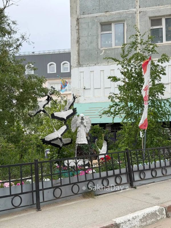 Один из дворов Якутска. Как вам? #дляsakhaday Один из дворов Якутска. Как вам? #дляsakhaday