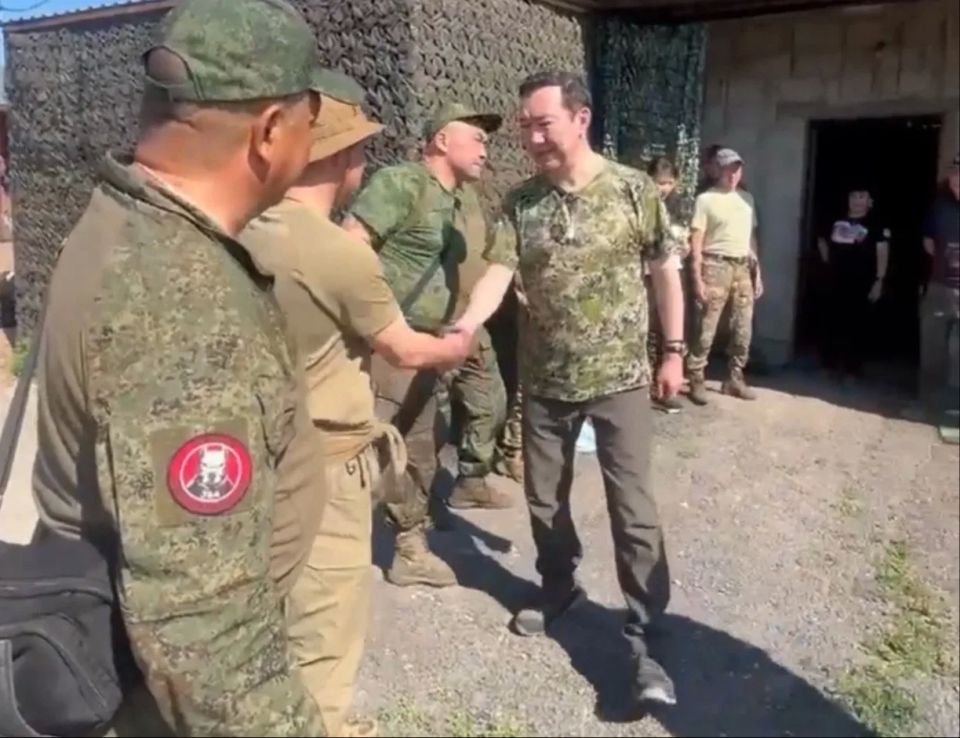Айсен Николаев: Во время рабочей поездки в Донецкую Народную Республику встретился с воинами из Якутии, которые выполняют боевые задачи в зоне проведения специальной военной операции Айсен Николаев: Во время рабочей поездки в Донецкую Народную Республику встретился с воинами из Якутии, которые выполняют боевые задачи в зоне проведения специальной военной операции