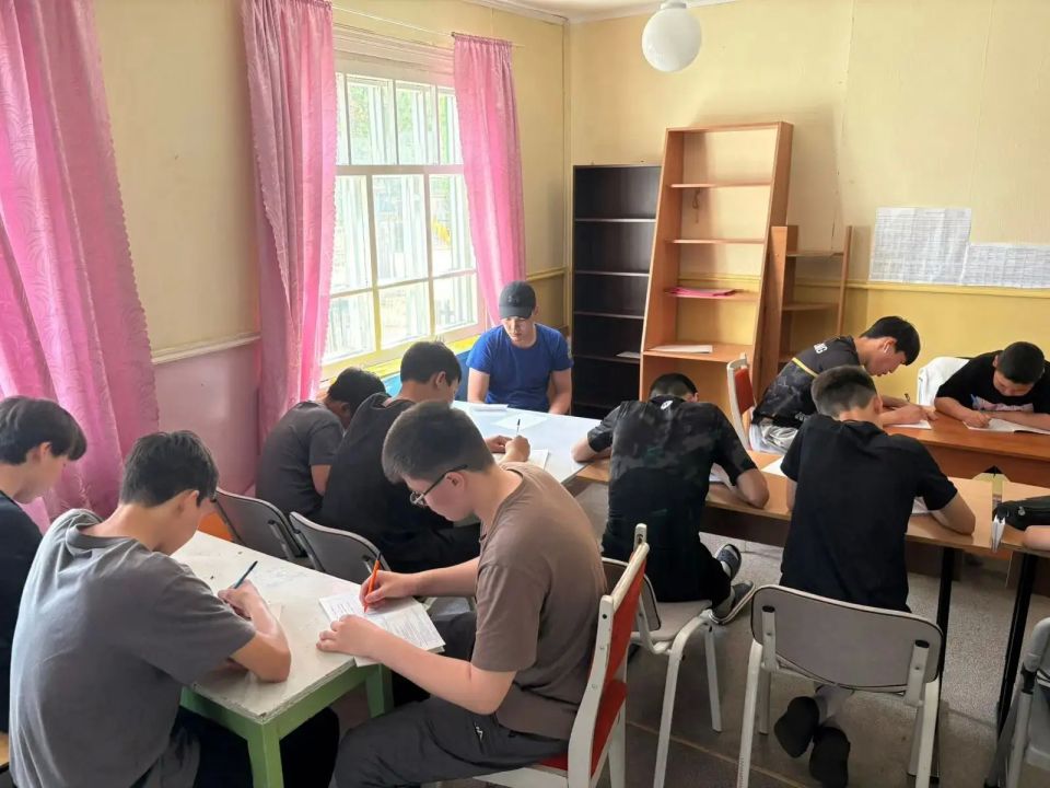 В Сунтарском улусе открылся детский лагерь для будущих спасателей В Сунтарском улусе открылся детский лагерь для будущих спасателей