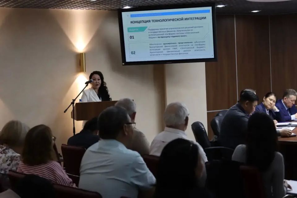 На Коллегии в Минфине Якутии рассмотрели опыт бездотационных районов республики, технологическую интеграцию бухгалтерии и развитие образования На Коллегии в Минфине Якутии рассмотрели опыт бездотационных районов республики, технологическую интеграцию бухгалтерии и развитие образования
