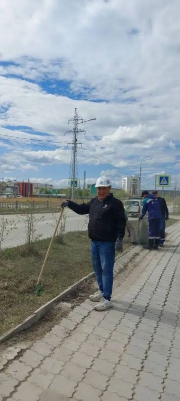«Сахатранснефтегаз» провел субботник в сквере газовиков «Сахатранснефтегаз» провел субботник в сквере газовиков