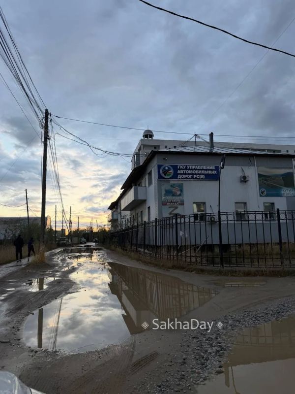 Лужи у дорожного ведомства Лужи у дорожного ведомства