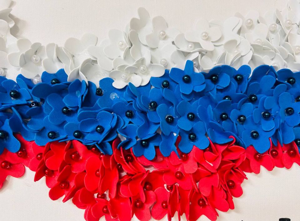 Работы участников творческого конкурса размещены на первом этаже здания аппарата прокуратуры республики Работы участников творческого конкурса размещены на первом этаже здания аппарата прокуратуры республики