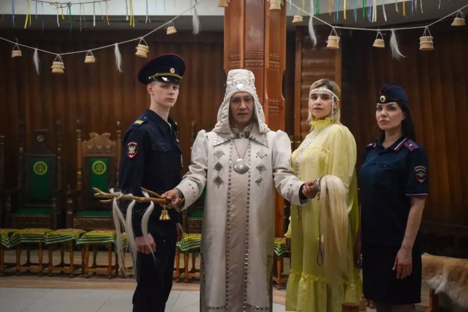 В преддверии празднования Дня России транспортные полицейские Дальнего Востока присоединяются к акции «Моя полиция - моя Россия» В преддверии празднования Дня России транспортные полицейские Дальнего Востока присоединяются к акции «Моя полиция - моя Россия»