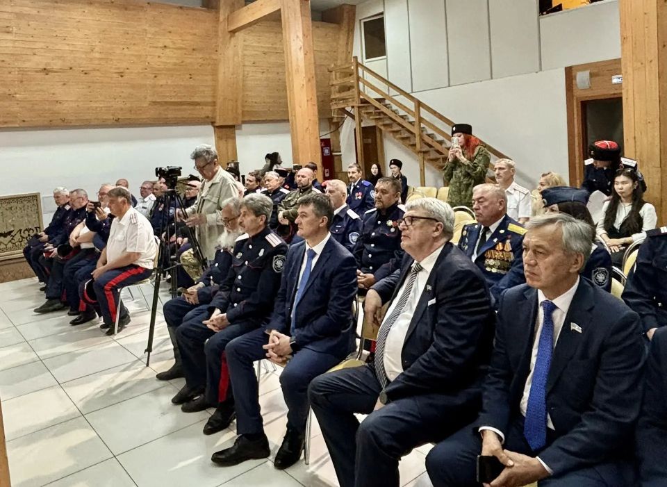 Создание казачьих классов и поддержка семей бойцов СВО: что предложили атаманы на Большом круге в Якутске