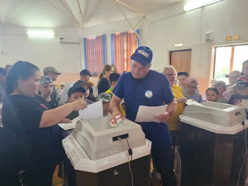«Орлята» выбрали лидеров. 7 июня в Детском оздоровительном лагере «Орленок» городского округа «Жатай» состоялись выборы лидеров отрядов «Орлята» выбрали лидеров. 7 июня в Детском оздоровительном лагере «Орленок» городского округа «Жатай» состоялись выборы лидеров отрядов