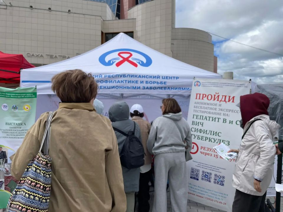 «Самая длинная очередь была к специалистам Центра по профилактике и борьбе со СПИД и инфекционными заболеваниями» «Самая длинная очередь была к специалистам Центра по профилактике и борьбе со СПИД и инфекционными заболеваниями»