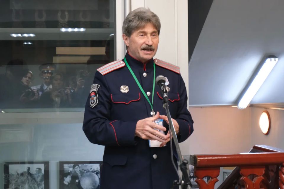 11 июня в Якутском государственном объединенном музее истории и культуры народов Севера им. Ем. Ярославского состоялось торжественное открытие выставки «Из истории Якутского казачества», приуроченной к 325-летию со дня... 11 июня в Якутском государственном объединенном музее истории и культуры народов Севера им. Ем. Ярославского состоялось торжественное открытие выставки «Из истории Якутского казачества», приуроченной к 325-летию со дня...