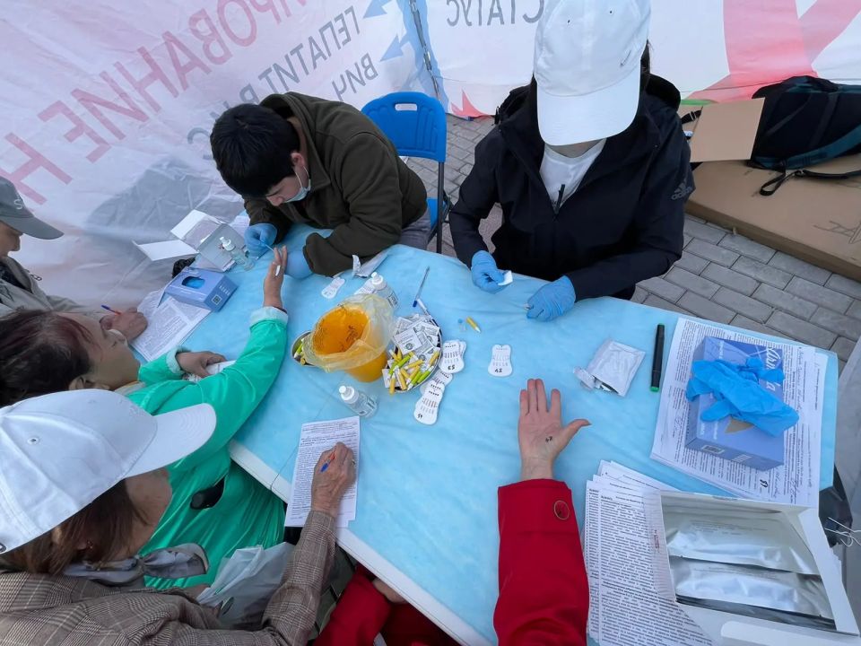 «Самая длинная очередь была к специалистам Центра по профилактике и борьбе со СПИД и инфекционными заболеваниями» «Самая длинная очередь была к специалистам Центра по профилактике и борьбе со СПИД и инфекционными заболеваниями»