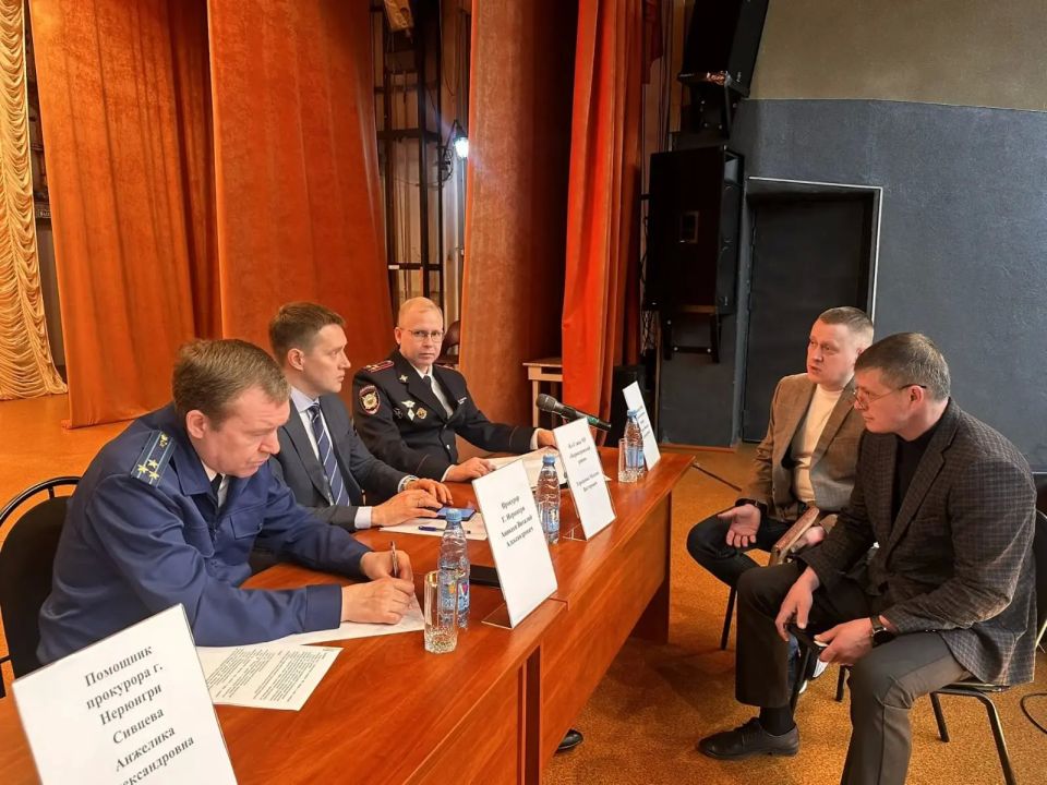 В Нерюнгринском районе прошел прием граждан В Нерюнгринском районе прошел прием граждан