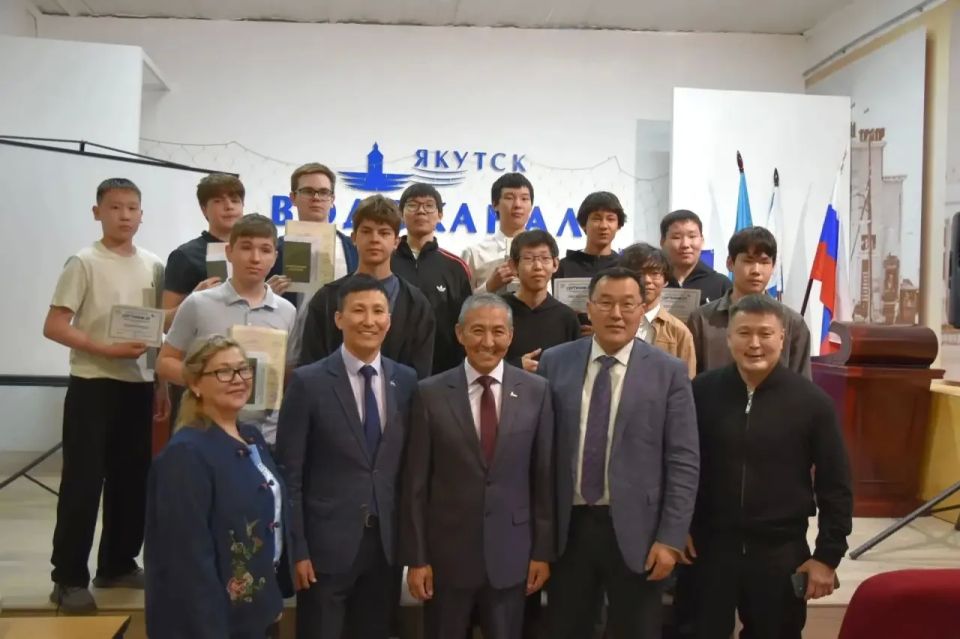 Накануне Дня России 78 школьников получили свидетельства и сертификаты о рабочей профессии Накануне Дня России 78 школьников получили свидетельства и сертификаты о рабочей профессии