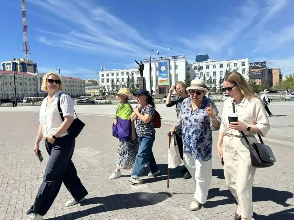 Фотофакт: Лучшие умы продолжают искать способ озеленить площадь Республики Фотофакт: Лучшие умы продолжают искать способ озеленить площадь Республики