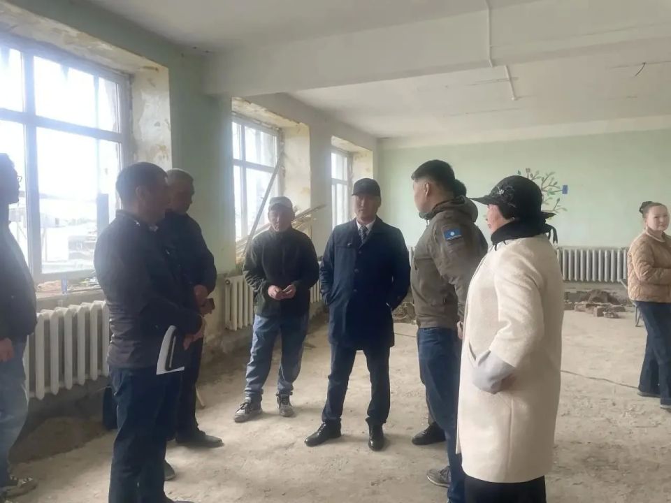 11 июня Горный улус с рабочим визитом посетил заместитель министра образования и науки республики Степан Степанов 11 июня Горный улус с рабочим визитом посетил заместитель министра образования и науки республики Степан Степанов