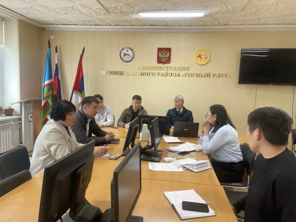 11 июня Горный улус с рабочим визитом посетил заместитель министра образования и науки республики Степан Степанов 11 июня Горный улус с рабочим визитом посетил заместитель министра образования и науки республики Степан Степанов