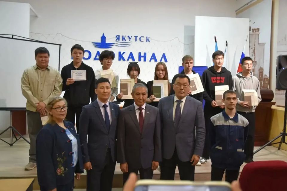 Накануне Дня России 78 школьников получили свидетельства и сертификаты о рабочей профессии Накануне Дня России 78 школьников получили свидетельства и сертификаты о рабочей профессии