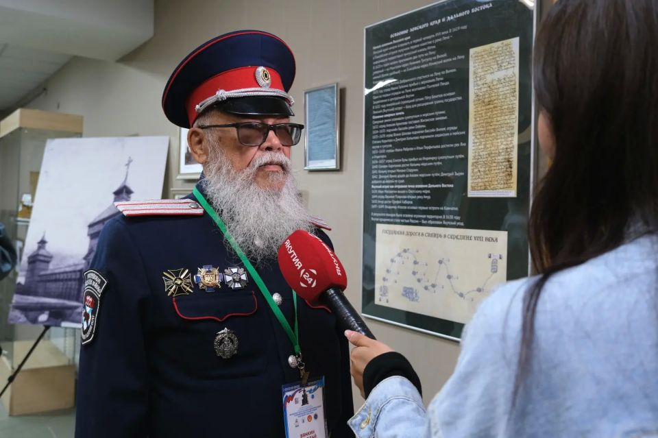 11 июня в Якутском государственном объединенном музее истории и культуры народов Севера им. Ем. Ярославского состоялось торжественное открытие выставки «Из истории Якутского казачества», приуроченной к 325-летию со дня... 11 июня в Якутском государственном объединенном музее истории и культуры народов Севера им. Ем. Ярославского состоялось торжественное открытие выставки «Из истории Якутского казачества», приуроченной к 325-летию со дня...