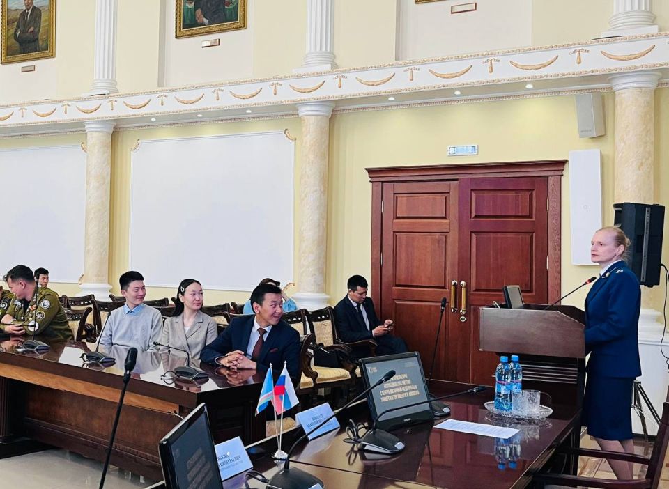 Прокурор республики провел встречу с коллективом и студентами СВФУ им. М.К. Аммосова Прокурор республики провел встречу с коллективом и студентами СВФУ им. М.К. Аммосова