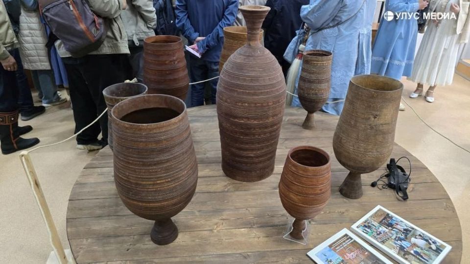 В Якутске выставили уникальный чорон, которому больше 500 лет В Якутске выставили уникальный чорон, которому больше 500 лет